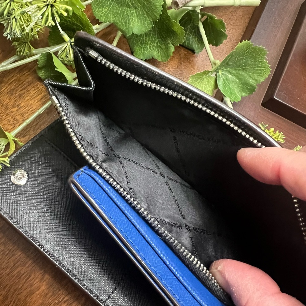Michael Kors Blue Wallet - Picture 2 of 6